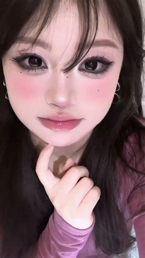 Mystic Smoky Eye Tutorial: Internet-Savvy Makeup Magic