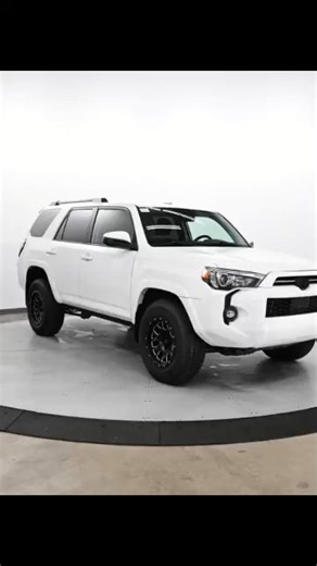 Potencia, espacio y durabilidad para cualquier camino. El Pre-Owned 2022 Toyota 4Runner Trail está listo para la aventura con la confiabilidad que distingue a Toyota. Agenda hoy con Gerardo al (336) 340-5215 y llévatelo hoy mismo con financiamiento fácil y servicio de calidad. #toyota #4runner #trailedition #suvlife #offroad #preownedcars #dealership #northCarolina | Parks Chevrolet Kernersville Latino