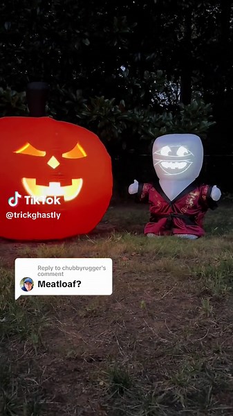 Replying to @chubbyrugger YOU HUNGRY? Lester the Mummy asking Mommy for Meatloaf #singingpumpkin #inflatable #spookyseason #halloween #weddingcrashers #trickghastly