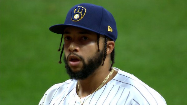 Devin Williams poncha a 2 como relevo