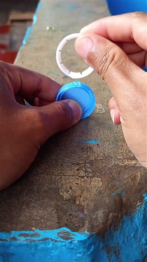 Creative DIY Plug Stand Using Plastic Bottle Caps #ideas #diy #fblifestyle