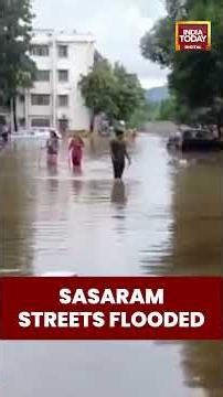 #Bihar: Overnight #Heavyrain #floods streets in #Sasaram, disrupting daily life and traffic