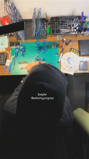 Mikey on Instagram: "Weathering progress reel. Working on the Kampfer arms. Using: - Tamiya Weathering Master, sands and metals - Vallejo Model paint German Grey - Gundam marker metals - AK Streak grime for Panzer Grey. #gunpla #gunplacommunity #gunplabuilder"