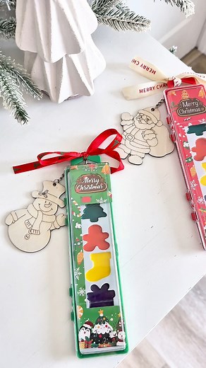 The cutest Christmas class favors/ holiday party gifts for kids this year 😍🎄 and super easy to make! Comment “SHOP” for all the links ✨🎁 https://liketk.it/5yrSE - #classgift #classgifts #classfavors #christmasfavors #christmasgift #partyfavor #screenfreeplay #kidscrafts #christmasparty #kidschristmasparty #christmas #countdowntochristmas | Megan Brown