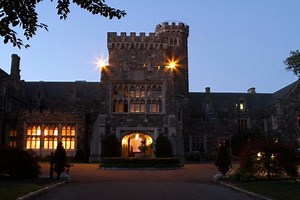 Opera in Two Mansions: Mozart's "A School for Love"