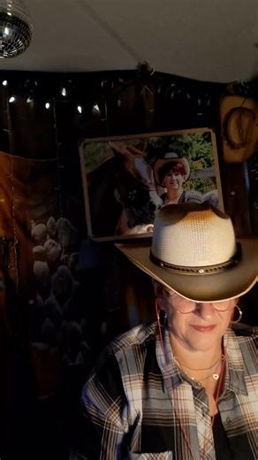 2.1K views · 22 reactions | Nouvelles chanson de Salebarbes très relax. Bonne écoute bizou xx | Country | Facebook