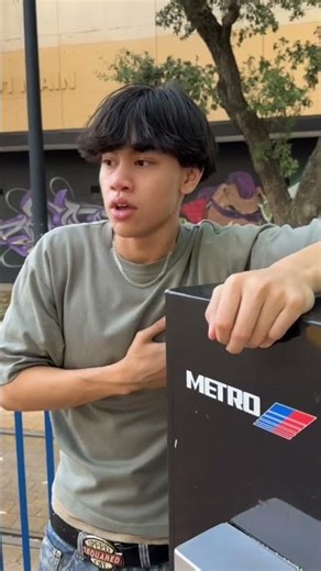 POV: you accidentally make eye contact with a tweaker 😭