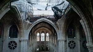 'Comment reconstruire une cathédrale médiévale ?': découvrez les secrets de la renaissance de Notre-Dame de Paris - RTBF Actus