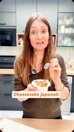 J’ai testé la trend du cheesecake japonais et je suis fan ! Il suffit de placer des biscuits dans du yaourt grec, de laisser reposer 3 h minimum au frigo, et hop, c’est prêt ! C’est vraiment délicieux, je trouve l’idée super pour le petit déjeuner par exemple. Est-ce que vous allez rester ? J’aurais aimé essayé avec des biscuits au citron mais je n’en ai pas trouvé. Si quelqu’un essaie, je veux bien le résultat ! #cheesecakejaponais #trend #recettetendance #fblifestyle #dessert | Il était une fo