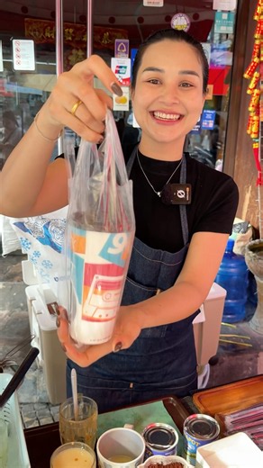 Bangkok’s Most Famous Coffee Lady ☕ Amazing Thai Coffee Skills! #shortvideo #coffee #thaitea
