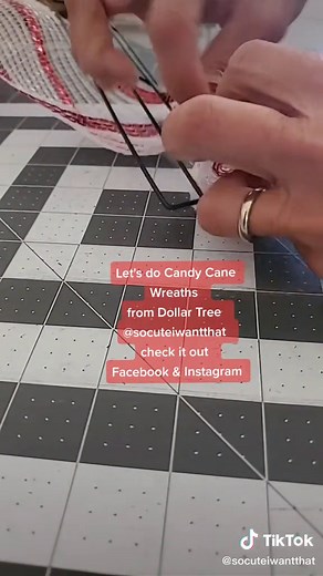 DIY Candy Cane Wreaths Tutorial | Pull Through Method Mesh | So Cute I Want That
