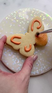 1.4M views · 10K reactions | Monarch butterfly cookie decorating 曆 #decoratedcookies #royalicingcookies #cookiedecorating #monarchbutterflies #butterflies #butterflycookies #edibleart #cookieart | Butterfly Bakes ATL | Facebook