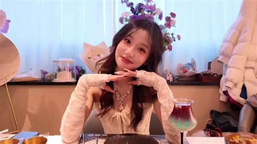 和漂亮女孩吃了顿漂亮饭 @Hoexw.