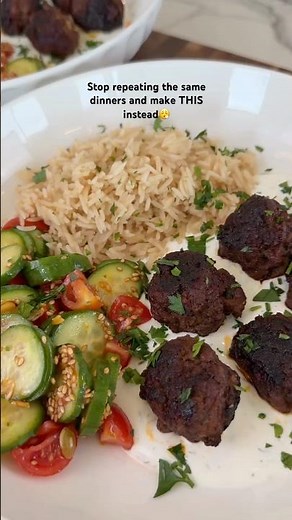 Juicy Meatballs with Tzatziki, Rice & Cucumber Salad🥒🤍