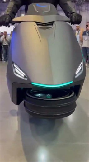 “This Motorcycle Never Touches the Ground 😳🏍️”