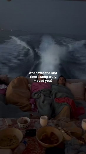 Chill House HQ on Instagram: "Press play and let this mix set the perfect vibe for your day▶️ #chillhouse #housevibes #chillbeats #deephouse #chilloutmusic #housegroove #relaxingbeats #chillhousevibes #electronicchill #housemusiclovers #chillrhythms #feelgoodbeats #smoothhouse #housechill #goodvibesonly"