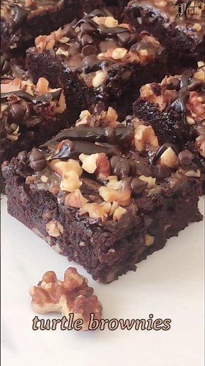 Turtle Brownies Recipe | Fudgy, Nutty & Caramel-Drizzled #brownies #walnut