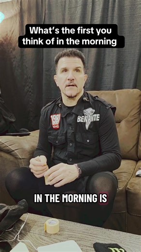 What’s the first thing Anthrax thinks of in the morning? #anthrax #charliebenante #joeybelladonna #jondonais #scottian #frankbello