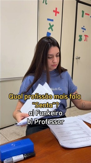 Eu voto na segunda opção 😂 #professora #alunos #escola #humor #memes