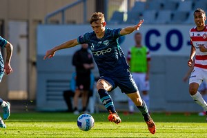 Choo Choo 🚂 Ben Waine scored his eighth goal this season for the club (both A-League Men & FFA Cup) on Monday night! 🤩 Hooper with a delightful little chip to set up the Waine Train, who slotted the ball calmly past Tom Glover! 🔥 💛🖤 | Wellington Phoenix FC