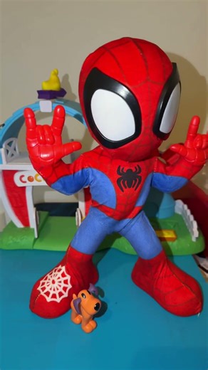 Loula and Dancing SpidermAn so cool! 😎