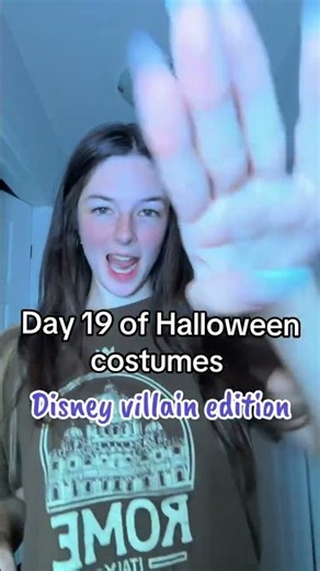 Happy day 19 of Halloween costumes!! What’s been you’re favourite so far? #cosplay #transition