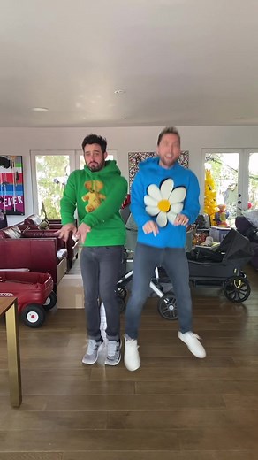 Lance Bass (@lancebass)’s videos with Linda And Heather Theme Song - nooneinparticular