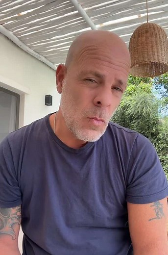 Bruce Willis Comedy Moments: Laugh Out Loud!