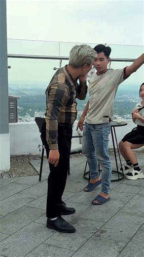HK- A lesson for young people at a coffee shop. #HUGO #kindness #shorts