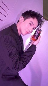 16K views · 282 reactions | Mugler: Với sự hòa quyện hoàn hảo giữa hương trái cây tươi mát, hoa quyến rũ và gỗ ấm áp, Mugler Alien Hypersense tựa như một bức tranh rực rỡ, vẽ nên một vũ trụ đầy sắc màu và bí ẩn. #Mugler #Mugleralien #Alienhypersense | Phan Trung Hậu | Facebook