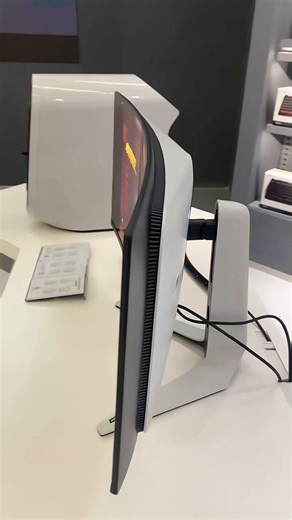 外星人（Alienware）31.5英寸 曲面显示器 4K 240Hz 0.03ms QD-OLED G-SYNC低蓝光 游戏高刷屏AW3225QF