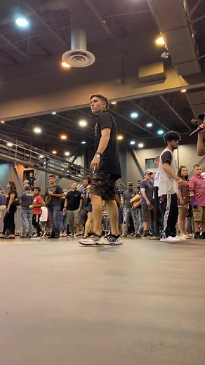 29K views · 978 reactions | Who wins this Handstand Competition?? #handstand #handstands #handstand365 #balance #bodycontrol #strength #competition #handstandpractice #handstanddrills #yoga #yogapractice #yogaposes #gymnastics #breakdance #skills #handstandeverywhere | Anthony Silva | Facebook