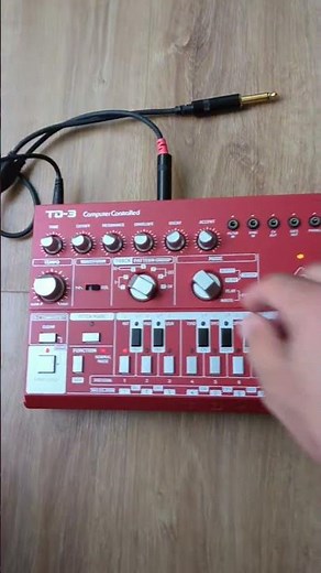 Behringer TD-3 demo