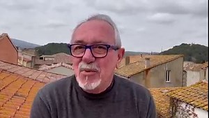 372K views · 2.1K reactions | UN PAYS QUI DEVIENT FOU. Luc Castan, maire de Roquefort des Corbieres, a un Chevrier qui a accepté de se déplacer avec son troupeau pour nettoyer la garrigue et donc la préserver du feu. L’Etat parisien par ses services l’empêche d’utiliser ce moyen naturel, sans consommation d’énergie ni pollution. Fini les chèvres ! La garrigue est livrée au feu. Vive la bureaucratie. | Alexandre Jardin écrivain | Facebook