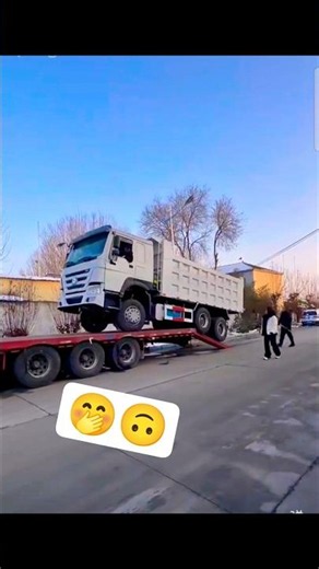 Chinese Skilled Truck Operator Loading Heavy Machinery on Lowbed Trailer 🚛 | Amazing Operator Skills