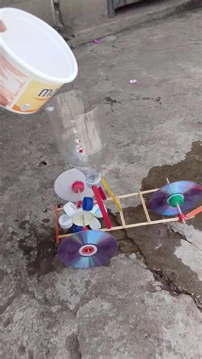 Carrito Impulsado por Agua: Innovación y Perseverancia