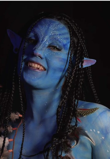 Neytiri Cosplay from Avatar: Stunning Transformation
