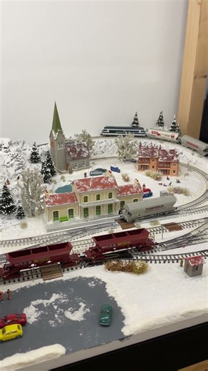 N gauge Layout SNCF - video 570 #trains #modeltrains #modelrailway #winterlayout