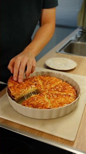 Cheesy Beef Crunch Pockets. Recipe ↓ #easyrecipe #recipe #wrap