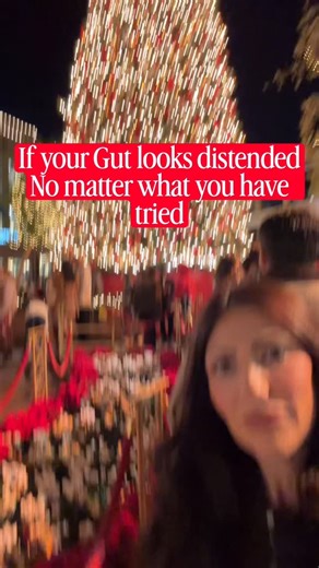 𝓓𝓻. 𝓝𝓪𝓽𝓪𝓵𝓲𝓮 𝓡𝓸𝓼𝓮 ║ 𝐏𝐡𝐚𝐫𝐦𝐃, 𝐈𝐅𝐌𝐂𝐏 on Instagram: "4 ROOT CAUSES OF A DISTENDED GUT 👇 1️⃣ Fermentation-Driven What’s happening: Carbs aren’t being digested well → bacteria ferment them → gas + pressure Feels like: ✔ Bloating that worsens through the day ✔ Gassy, noisy, uncomfortable ✔ Worse after carbs, fruit, or sugar ⸻ 2️⃣ Histamine-Driven What’s happening: Histamine causes fluid shift + gut swelling, not gas Feels like: ✔ Tight, “inflated” stomach ✔ Pressure without much