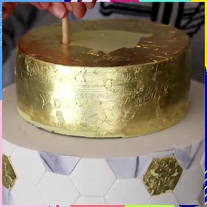 Hexagon Wedding Cake By: Rosie's Dessert Spot | MetDaan Cakes