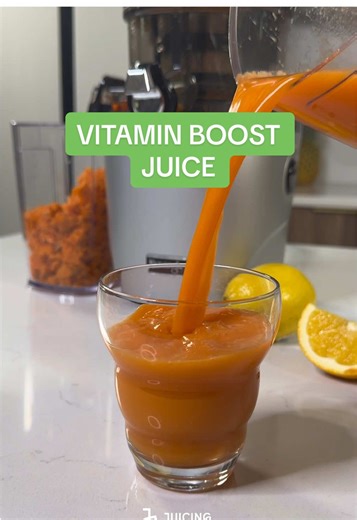 Feeling a little sluggish? 🍋🍏🥕 Boost your energy and immunity with this Vitamin Boost Juice. 💥 Packed with: 🟠 Vitamin A for glowing skin and better vision (thanks, carrots!) 🍋 Vitamin C to strengthen your immune system (hello, lemon power!) 🍏 Antioxidants to keep your body thriving (thanks to apples and ginger!) 🌱 Vitamin B6 from ginger to support brain health and mood. 🟡 Vitamin K from carrots for better bone health and blood clotting. Made effortlessly using the Kuvings Auto 10 Juicer