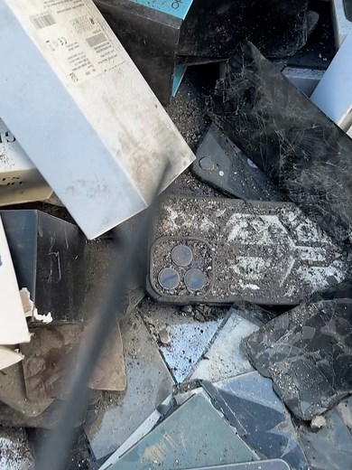 12M views · 142K reactions | Amazing! Found Many Broken iPhone 14 Pro Max , iPhone Xr, iPad And More From Landfill !#apple #restoration #Samsung #ipad #reelsviral #iPhone15 #reelsfb #iphone15 #Huawei #reelsinstagram #smartphone #iphone #reelsvideo #mobile | Restore Urphone | Facebook