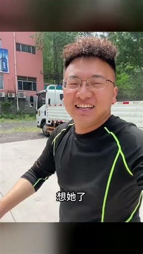 宇宙中心的我有空了！快跟卡車小馮一起去淄博美食街，品嘗最辣最香的美食 #卡车司机 #货运行业 #卡车日常 #长途运输 #自拉自卖