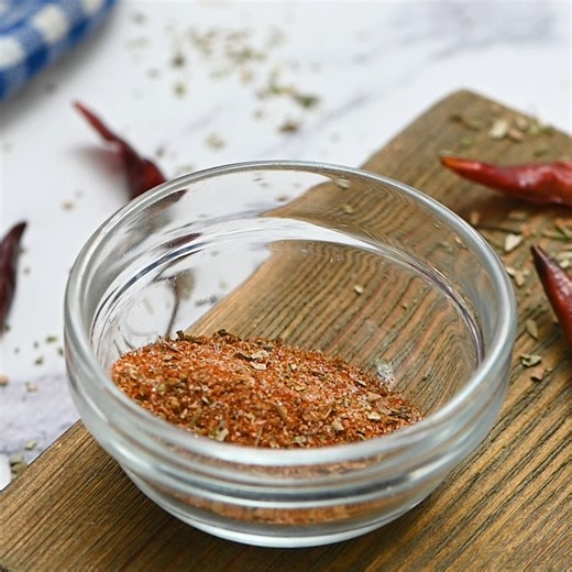 Recipe here: https://therecipecritic.com/fajita-seasoning/ This fajita seasoning is the perfect homemade blend to spice up any dish to serve on a fajita. The combination of spices are out of this world AMAZING! | The Recipe Critic