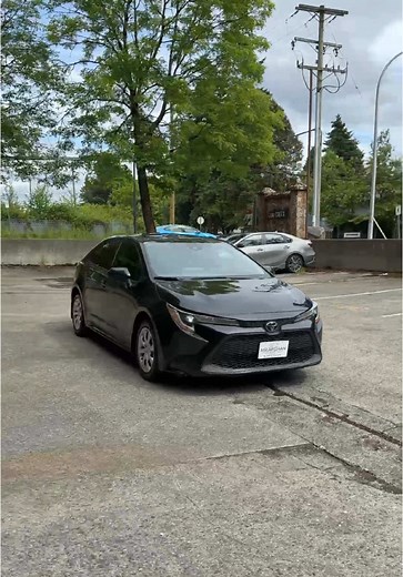 2022 Toyota Corolla LE: Efficient Sedan with Modern Features