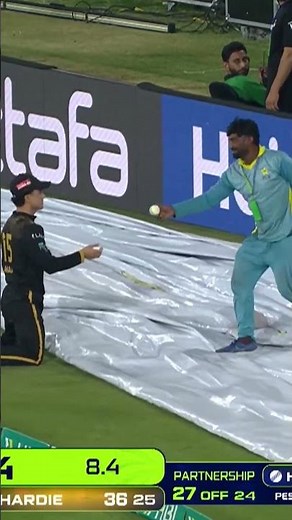 Abdul Samad goes big with a massive SIX over deep midwicket! 💥#HBLPSL11 | #NewEra | #PZvHK MZB1K