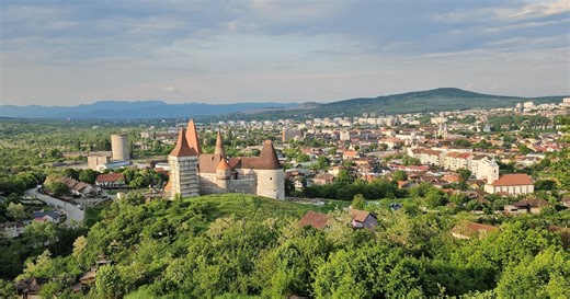 Alegeri locale 2024. Promisiuni SF de campanie: cetăți dacice noi, telegondole, pârâuri navigabile VIDEO