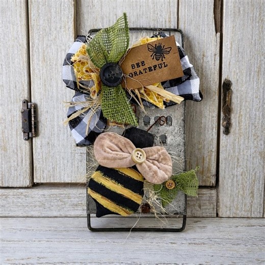 Vintage Metal Grater Bee Decor | Handmade Muslin Bee | Bee Grateful Primitive Farmhouse Decor | Recycled Quilt Wings | Rustic Bee Accent - Etsy