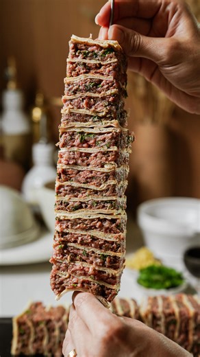 Tired of the same old BBQ? This Beef Kebab with pita will shake up your grill game and have everyone asking for seconds. 🍢🔥 🍋 Comment ‘recipe’ below if you want the recipe sent directly to your DMs! Get ready to bring the vibrant flavors of the Mediterranean straight to your kitchen with this delicious Beef Kebab Recipe. This dish features succulent, seasoned beef skewered with pieces of pita bread, allowing the bread to absorb the meat’s juices as it grills. By preparing the kebabs this way,